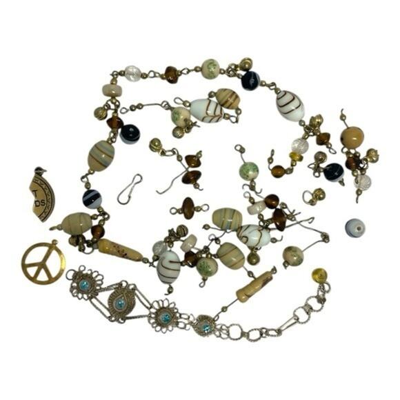 Broken Jewelry lot charms beads - Picture 1 of 3